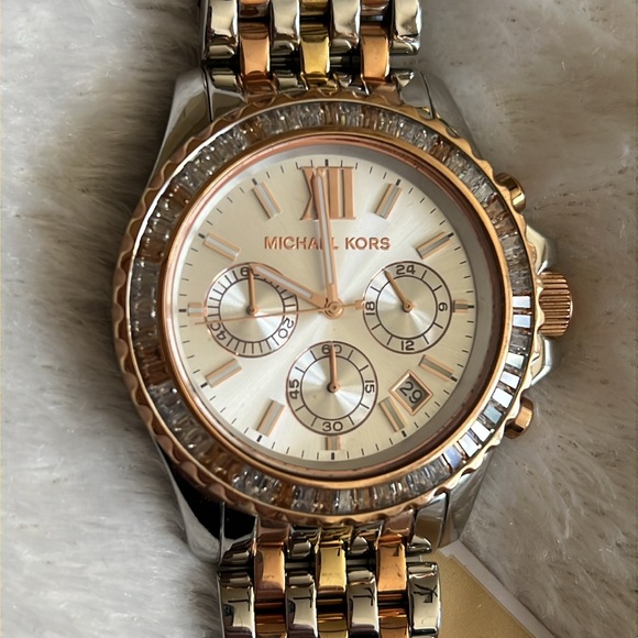 Michael Kors Everest tri-tone Chronograph silver dial watch MK 5876 - Picture 3 of 7